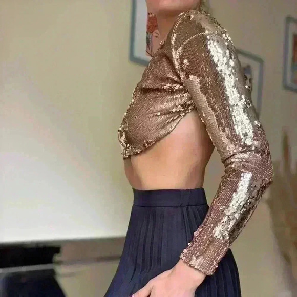 ✨ Stunning Rose Gold Sequin Crop Top ✨ - Picture 2 of 5